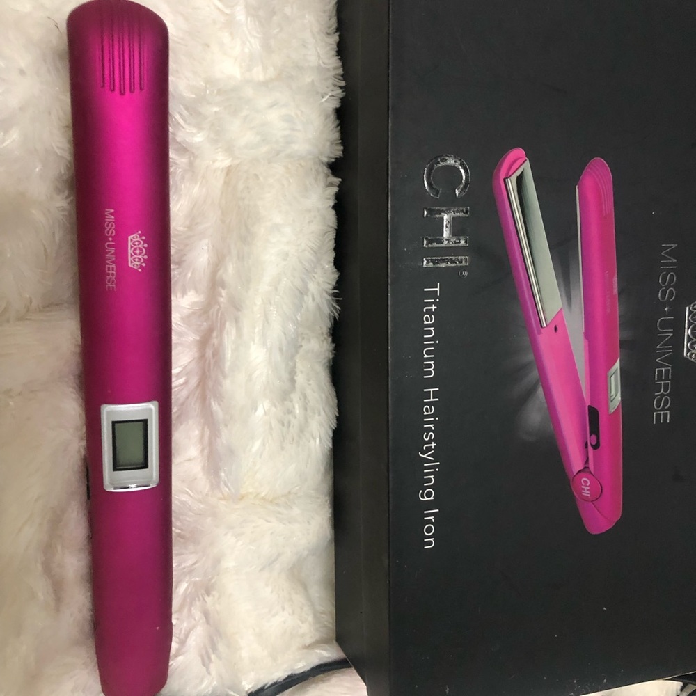 CHI titanium hairstyling iron,used  approx 10 x